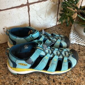 Keen sandals size 5